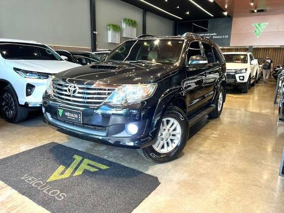 TOYOTA HILUX SW4 3.0 SRV 4X4 7 LUGARES 16V TURBO INTERCOOLER DIESEL 4P AUTOMÁTICO